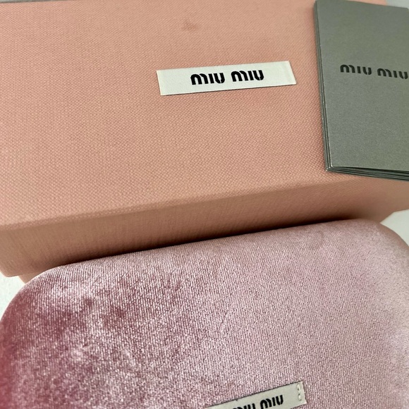 Miu Miu Oversized Sunglasses - Picture 6 of 8